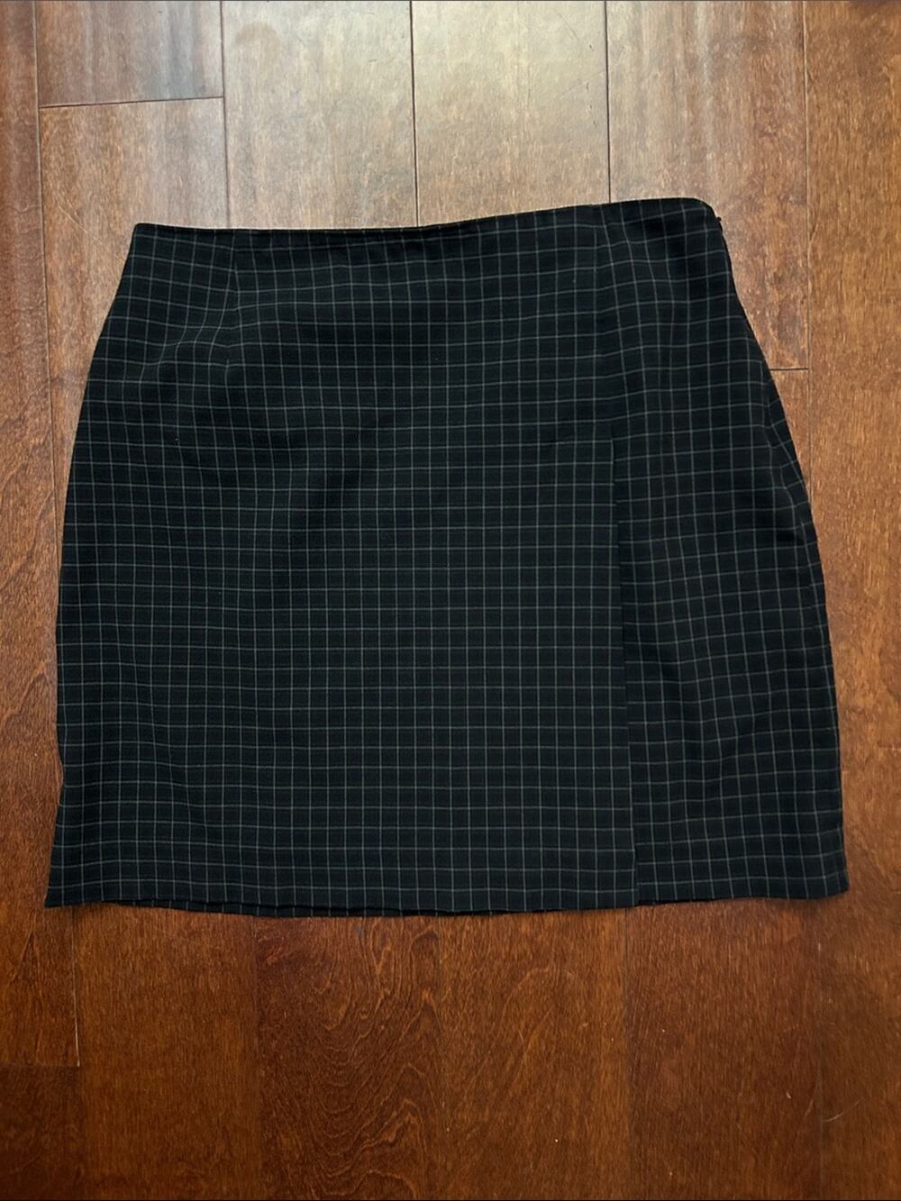 GAP Faux Wrap Black Mini Skirt with Windowpane Grid, Size 6